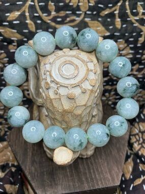 HQ Burmese Jade (green swirls) 13mm